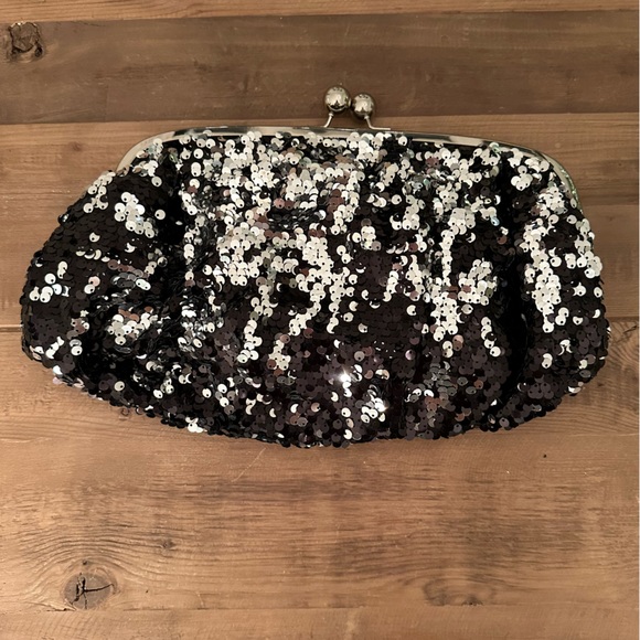 NWOT Mossimo Black Mermaid Sequin Clutch Purse - Picture 2 of 5